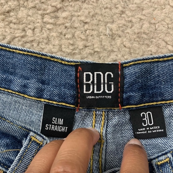 Urban Outfitters BDG Slim Straight Mom Jeans SZ 30 - Picture 4 of 5